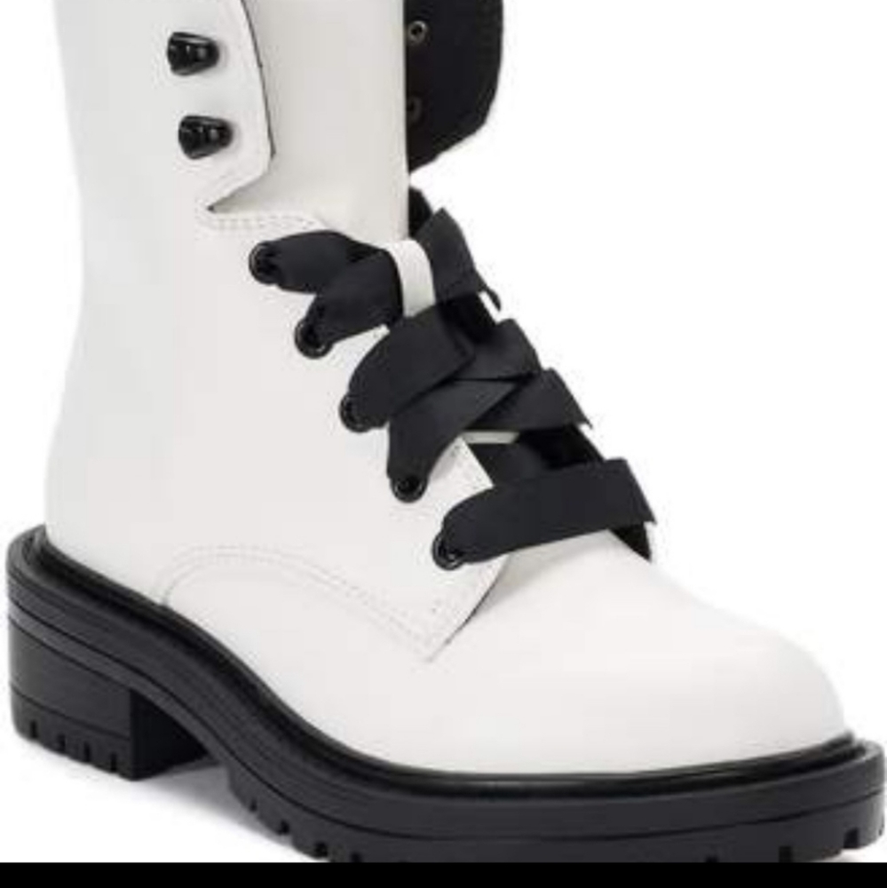 *Sold* Candies "Confident" White Combat Boot, EUC, discounted shipping!